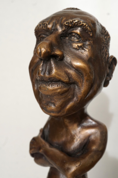 Stefan, Karikatur in Bronze