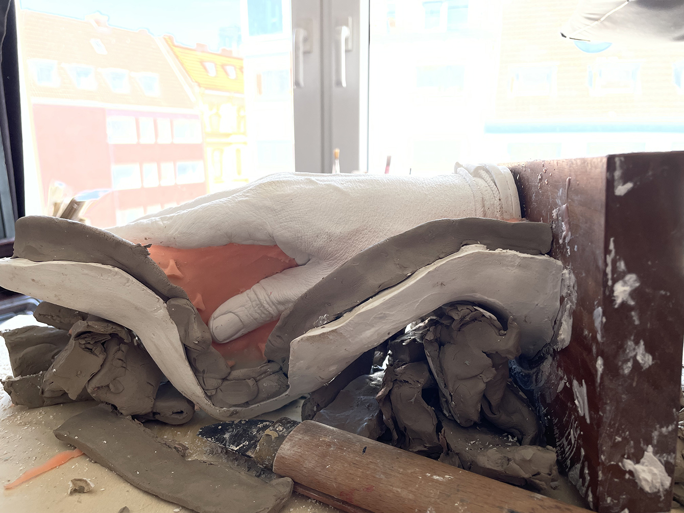 Foto: Sven Väth Hand: Gips